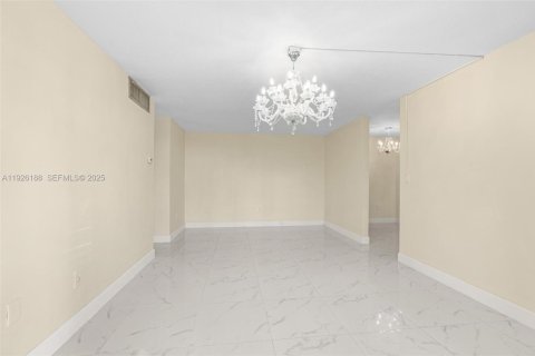 Купить кондоминиум в Майами-Бич, Флорида 7 комнат, 81.2м2, № 1984696 - фото 12