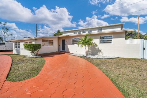Villa ou maison à Miami, Floride 4 chambres, 218.51 m2 № 2085381