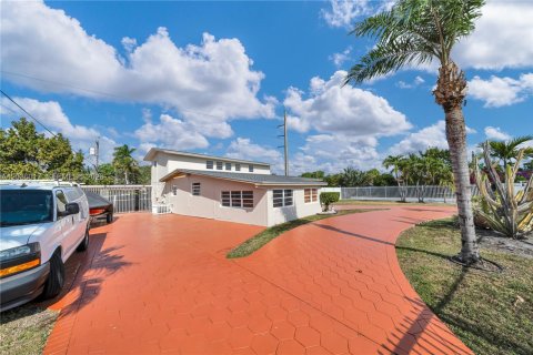 Купить виллу или дом в Майами, Флорида 4 спальни, 218.51м2, № 2085381 - фото 15