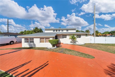 Купить виллу или дом в Майами, Флорида 4 спальни, 218.51м2, № 2085381 - фото 13