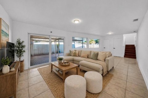 Купить виллу или дом в Майами, Флорида 4 спальни, 218.51м2, № 2085381 - фото 2