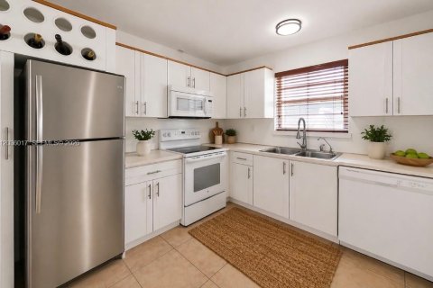 Купить виллу или дом в Майами, Флорида 4 спальни, 218.51м2, № 2085381 - фото 7