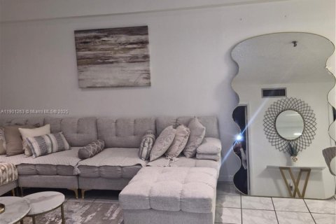 Copropriété à louer à Sunny Isles Beach, Floride: 1 chambre, 62.8 m2 № 1952361 - photo 3