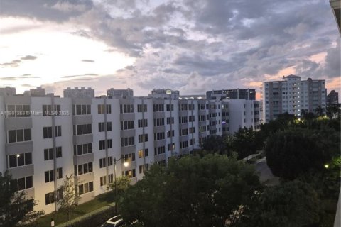 Copropriété à louer à Sunny Isles Beach, Floride: 1 chambre, 62.8 m2 № 1952361 - photo 28