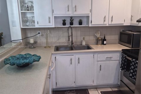 Copropriété à louer à Sunny Isles Beach, Floride: 1 chambre, 62.8 m2 № 1952361 - photo 12