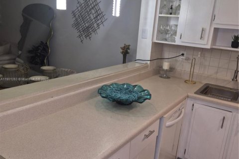 Copropriété à louer à Sunny Isles Beach, Floride: 1 chambre, 62.8 m2 № 1952361 - photo 14