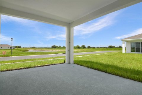 House in Winter Haven, Florida 4 bedrooms, 178.28 sq.m. № 1898943 - photo 15