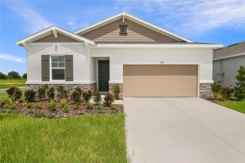 House in Winter Haven, Florida 4 bedrooms, 178.28 sq.m. № 1898943 - photo 1