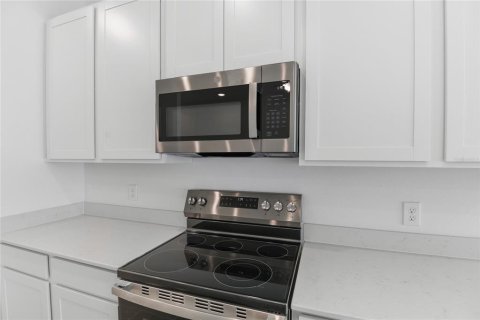 House in Winter Haven, Florida 4 bedrooms, 178.28 sq.m. № 1898943 - photo 4
