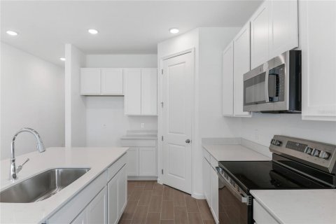 House in Winter Haven, Florida 4 bedrooms, 178.28 sq.m. № 1898943 - photo 5
