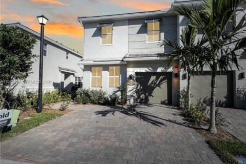 Touwnhouse à Pembroke Pines, Floride 4 chambres № 2002719