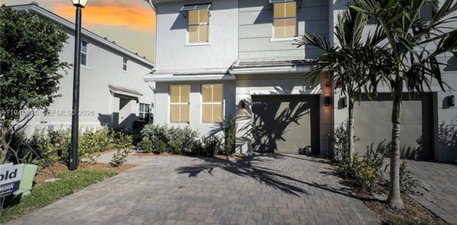 Touwnhouse à Pembroke Pines, Floride 4 chambres № 2002719