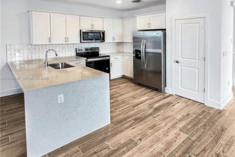 Touwnhouse à louer à Pembroke Pines, Floride: 4 chambres № 2002719 - photo 3