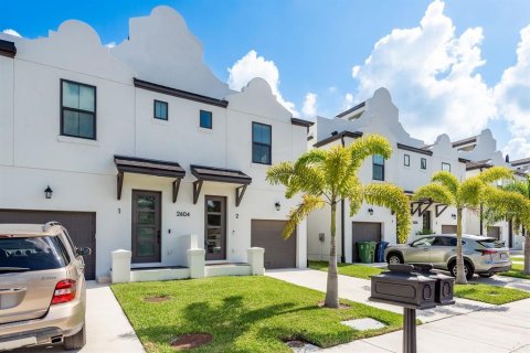 Adosado en venta en Tampa, Florida, 3 dormitorios, 139.35 m2 № 1822902 - foto 3