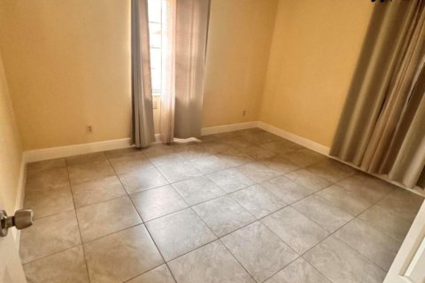 Casa en alquiler en Vero Beach, Florida, 3 dormitorios, 126.63 m2 № 1139375 - foto 1