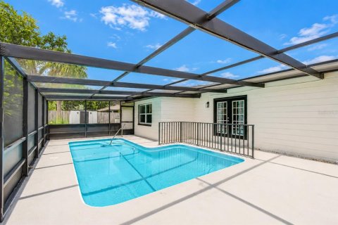 House in Saint Petersburg, Florida 4 bedrooms, 177.63 sq.m. № 2225510 - photo 5