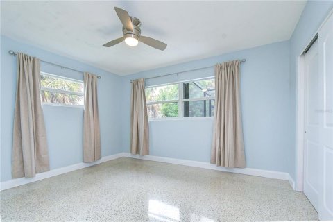House in Saint Petersburg, Florida 4 bedrooms, 177.63 sq.m. № 2225510 - photo 28