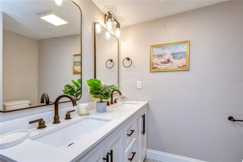 House in Saint Petersburg, Florida 4 bedrooms, 177.63 sq.m. № 2225510 - photo 25