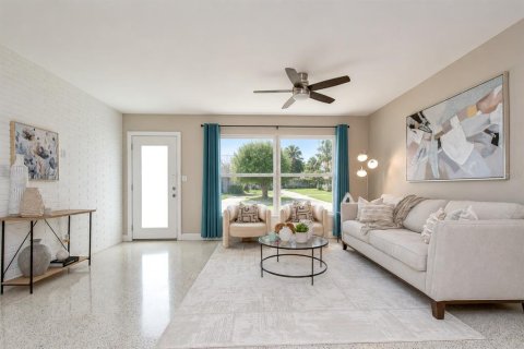 House in Saint Petersburg, Florida 4 bedrooms, 177.63 sq.m. № 2225510 - photo 14