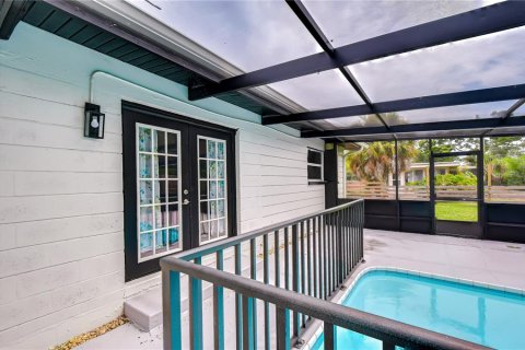 House in Saint Petersburg, Florida 4 bedrooms, 177.63 sq.m. № 2225510 - photo 7
