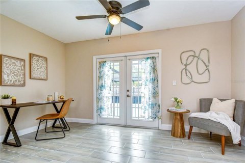 House in Saint Petersburg, Florida 4 bedrooms, 177.63 sq.m. № 2225510 - photo 17