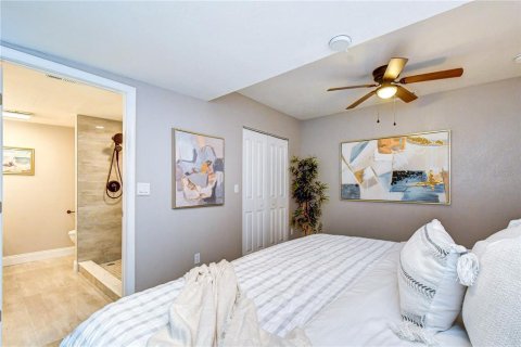 House in Saint Petersburg, Florida 4 bedrooms, 177.63 sq.m. № 2225510 - photo 23
