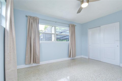 House in Saint Petersburg, Florida 4 bedrooms, 177.63 sq.m. № 2225510 - photo 29