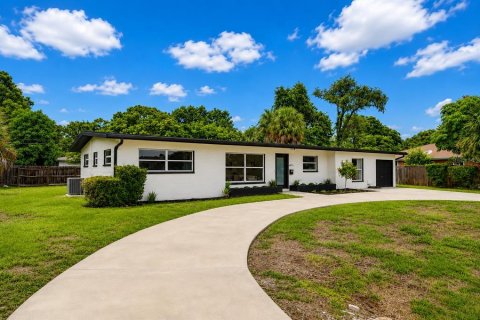 House in Saint Petersburg, Florida 4 bedrooms, 177.63 sq.m. № 2225510 - photo 3