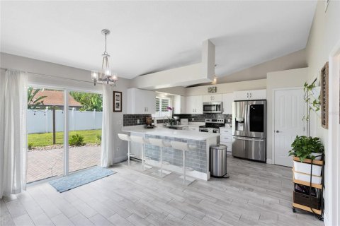 House in Orlando, Florida 4 bedrooms, 205.31 sq.m. № 1782911 - photo 2