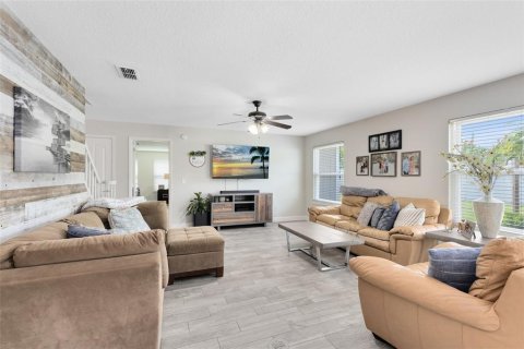 House in Orlando, Florida 4 bedrooms, 205.31 sq.m. № 1782911 - photo 8