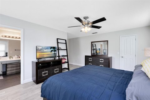 House in Orlando, Florida 4 bedrooms, 205.31 sq.m. № 1782911 - photo 15
