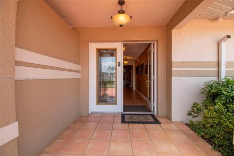 Купить виллу или дом в Кейп-Корал, Флорида 5 спален, № 1959383 - фото 3