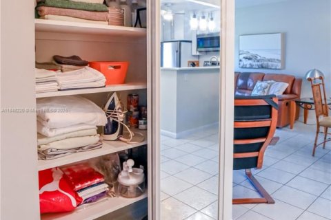 Condominio en venta en Lauderhill, Florida, 2 dormitorios, 80.82 m2 № 1850523 - foto 26