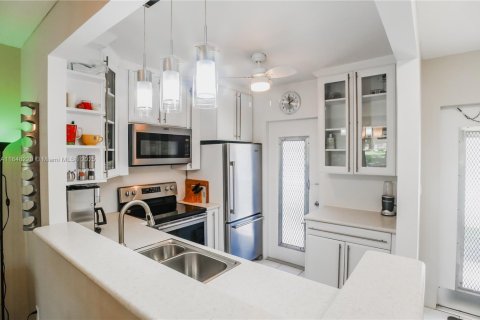 Condominio en venta en Lauderhill, Florida, 2 dormitorios, 80.82 m2 № 1850523 - foto 4