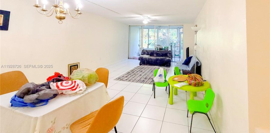 Condo in Miami, Florida, 2 bedrooms  № 1991622