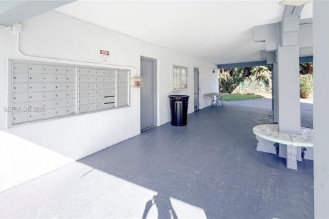 Condo in Miami, Florida, 2 bedrooms  № 1991622 - photo 7