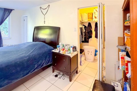 Condo in Miami, Florida, 2 bedrooms  № 1991622 - photo 12