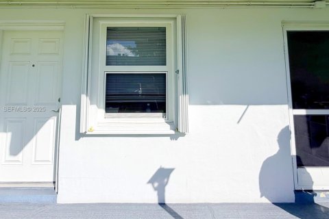 Condo in Miami, Florida, 2 bedrooms  № 1991622 - photo 8