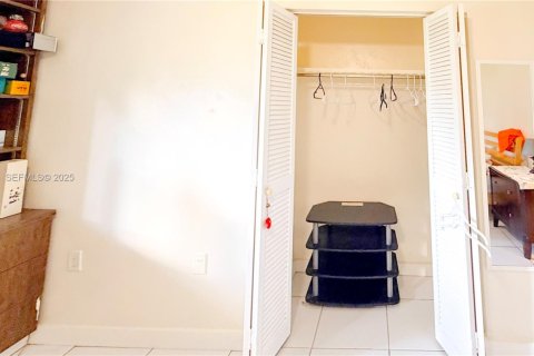 Condo in Miami, Florida, 2 bedrooms  № 1991622 - photo 21
