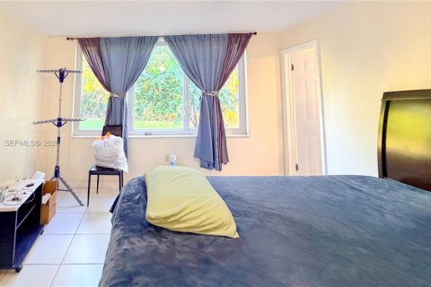 Condo in Miami, Florida, 2 bedrooms  № 1991622 - photo 16