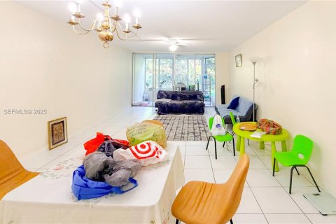 Condo in Miami, Florida, 2 bedrooms  № 1991622 - photo 9