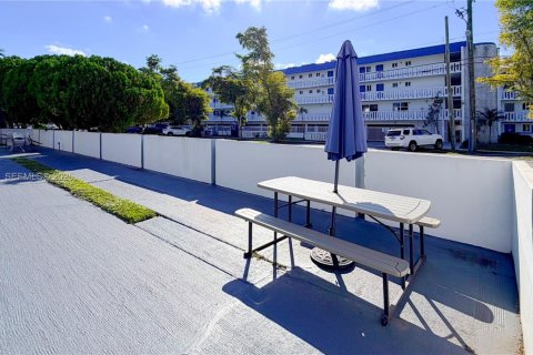 Condo in Miami, Florida, 2 bedrooms  № 1991622 - photo 6