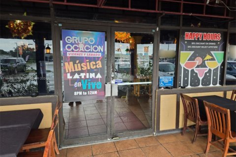 Propiedad comercial en venta en Miami, Florida № 1737634 - foto 1
