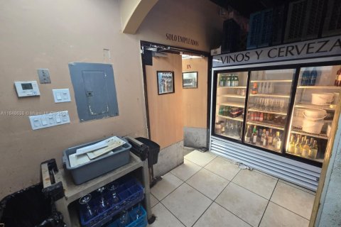Propiedad comercial en venta en Miami, Florida № 1737634 - foto 20