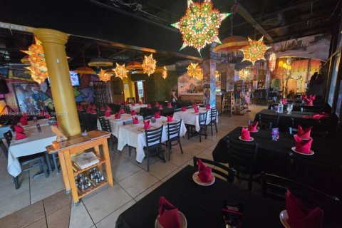 Propiedad comercial en venta en Miami, Florida № 1737634 - foto 7