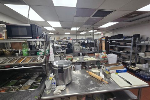 Propiedad comercial en venta en Miami, Florida № 1737634 - foto 13