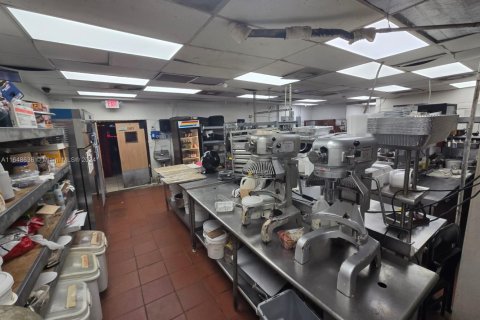 Propiedad comercial en venta en Miami, Florida № 1737634 - foto 15