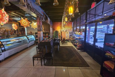 Propiedad comercial en venta en Miami, Florida № 1737634 - foto 10