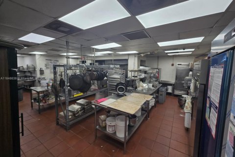 Propiedad comercial en venta en Miami, Florida № 1737634 - foto 16