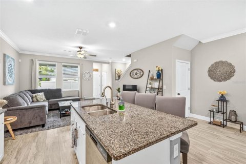 Adosado en venta en Wesley Chapel, Florida, 3 dormitorios, 148.36 m2 № 1901992 - foto 11